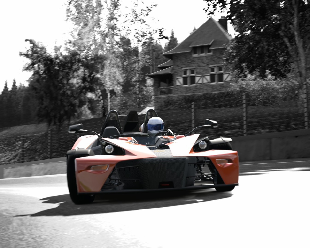 Гоночный болид на городской улице