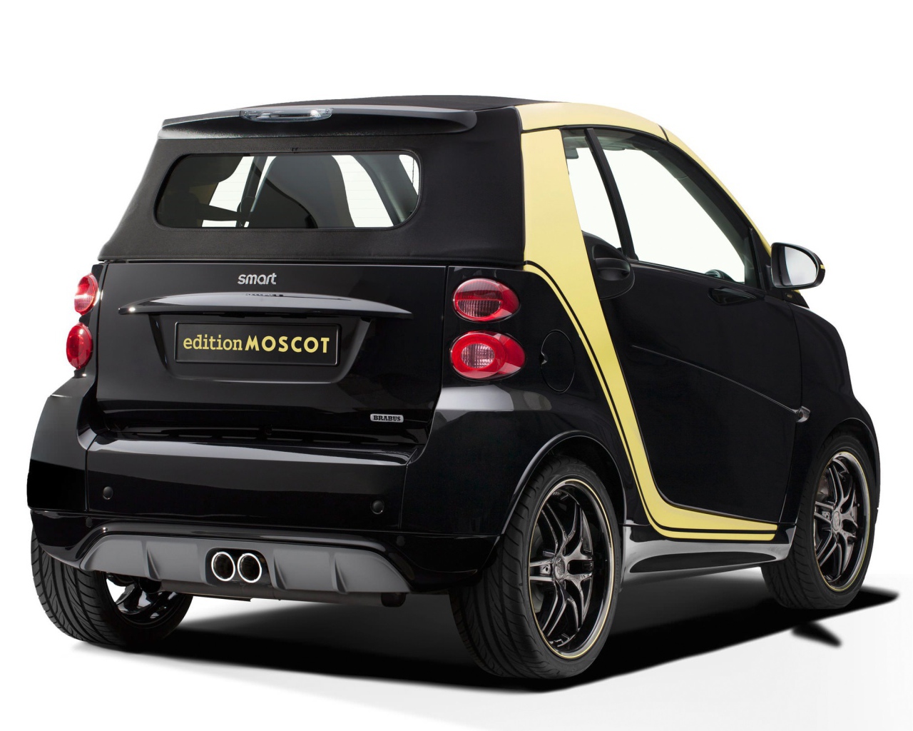 Небольшой автомобиль Smart ForTwo