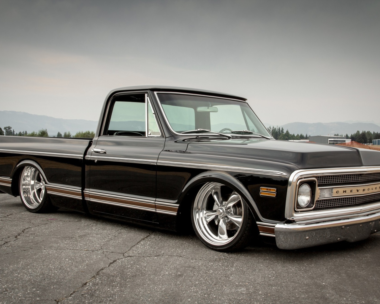 Черный пикап Шеви Роллет