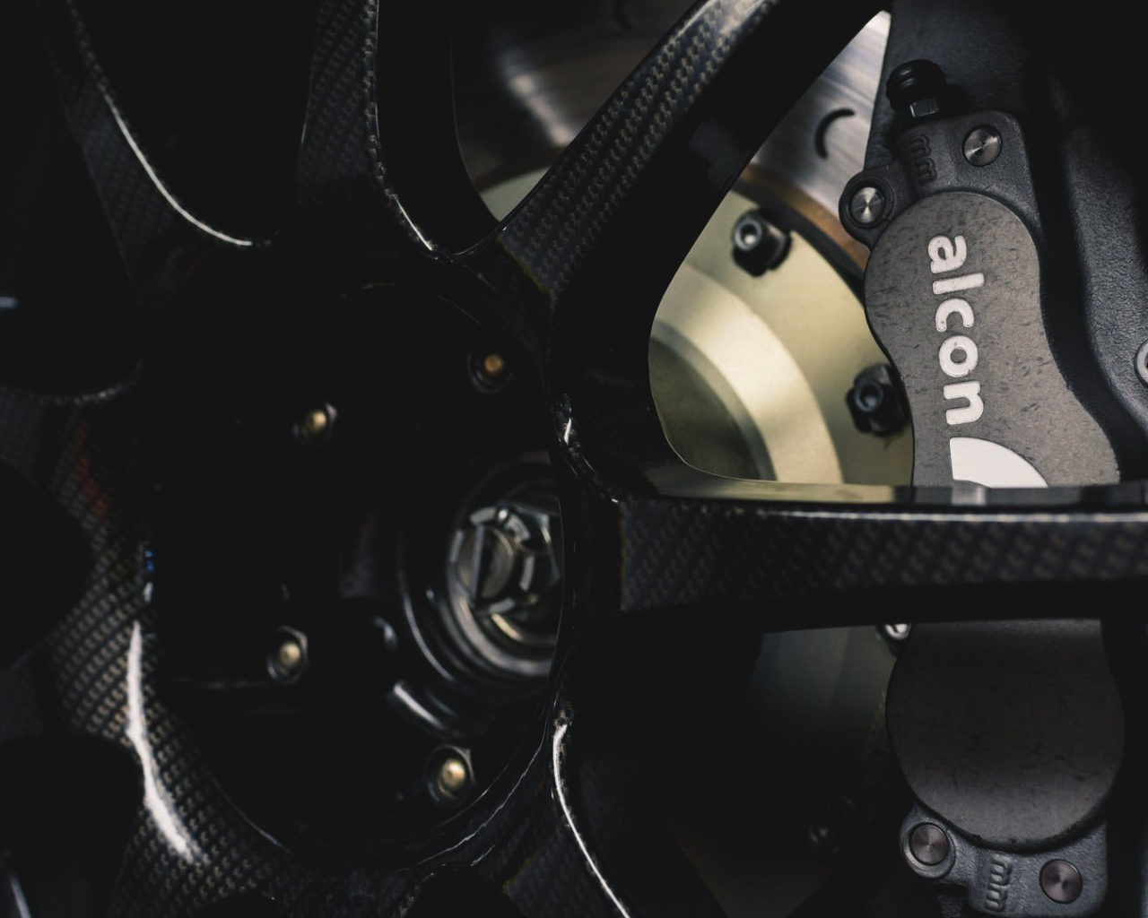 Черный автомобильный диск