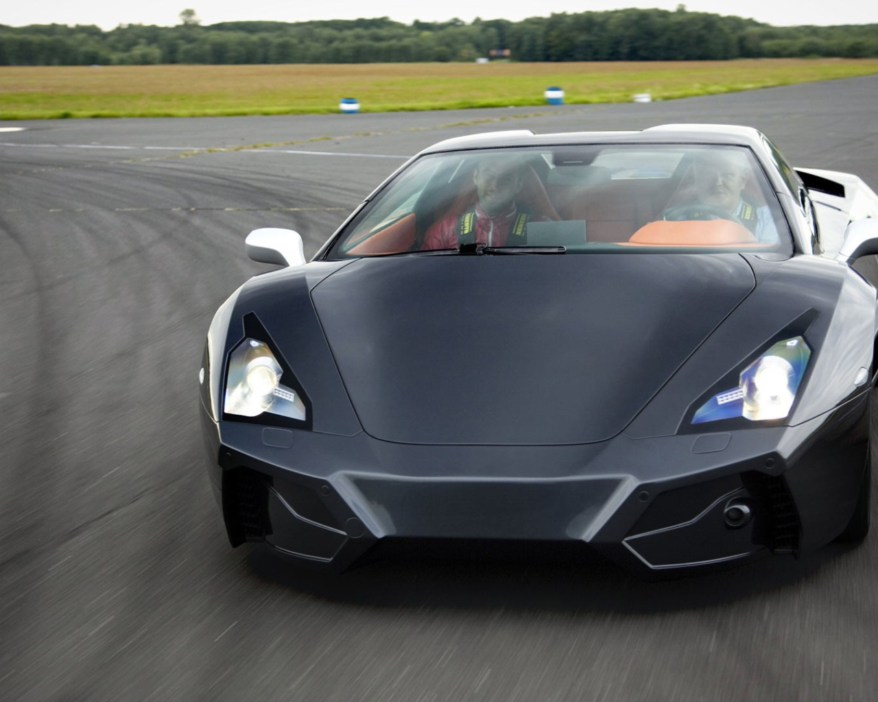 Черный спортивный Arrinera Automotive