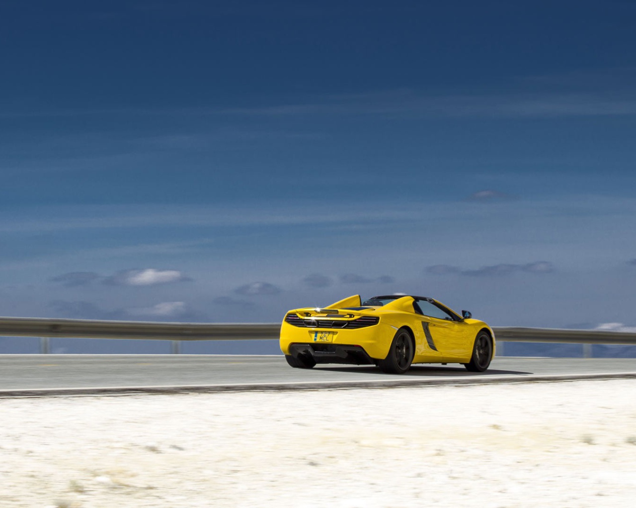 Яркий желтый McLaren