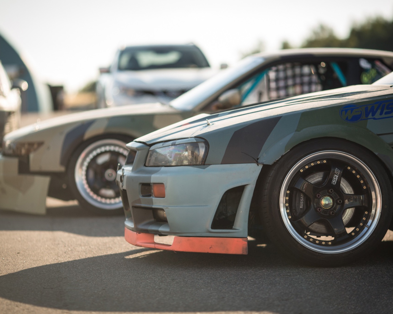 Автомобили на уличных гонках