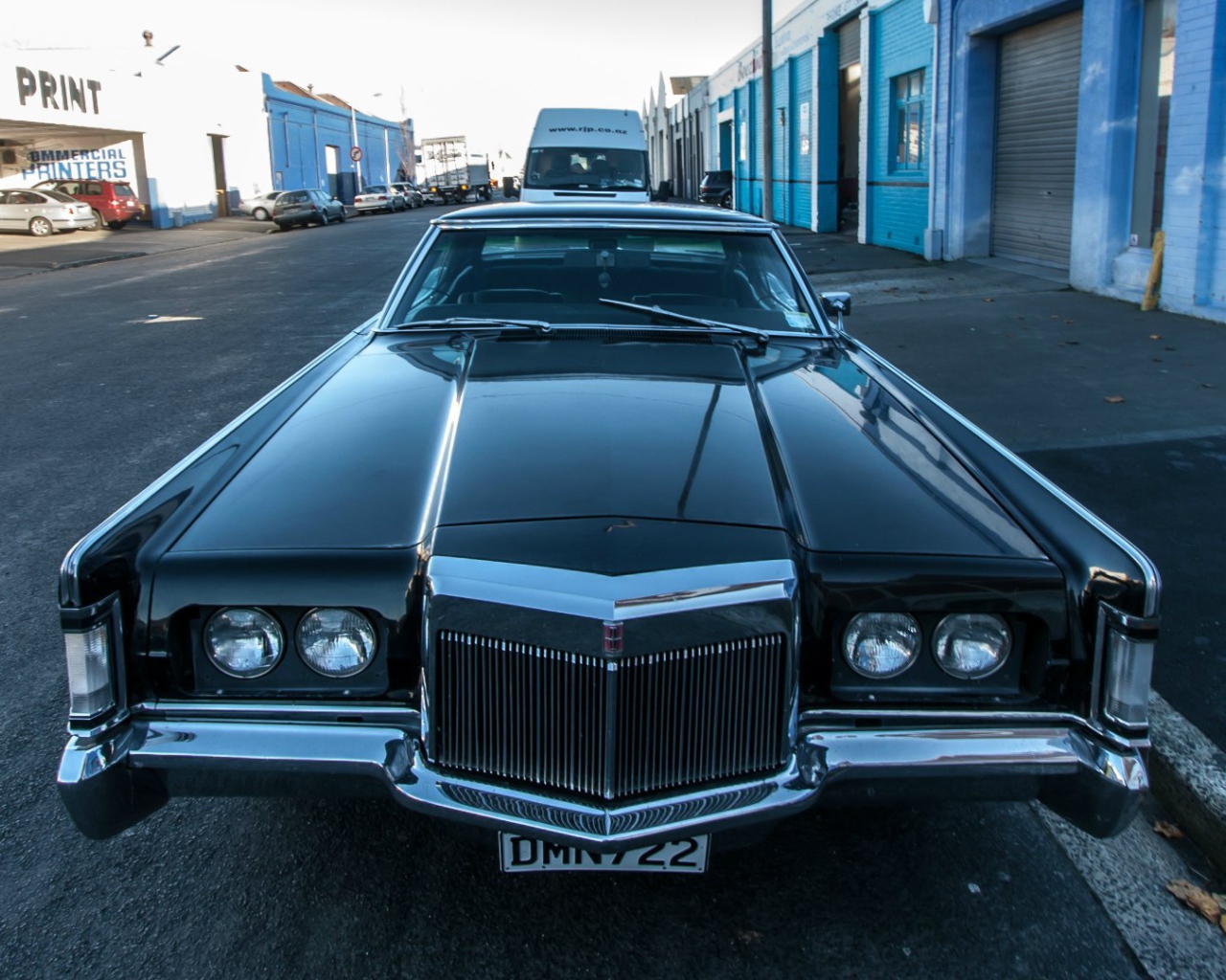 Великолепный черный Lincoln Continental