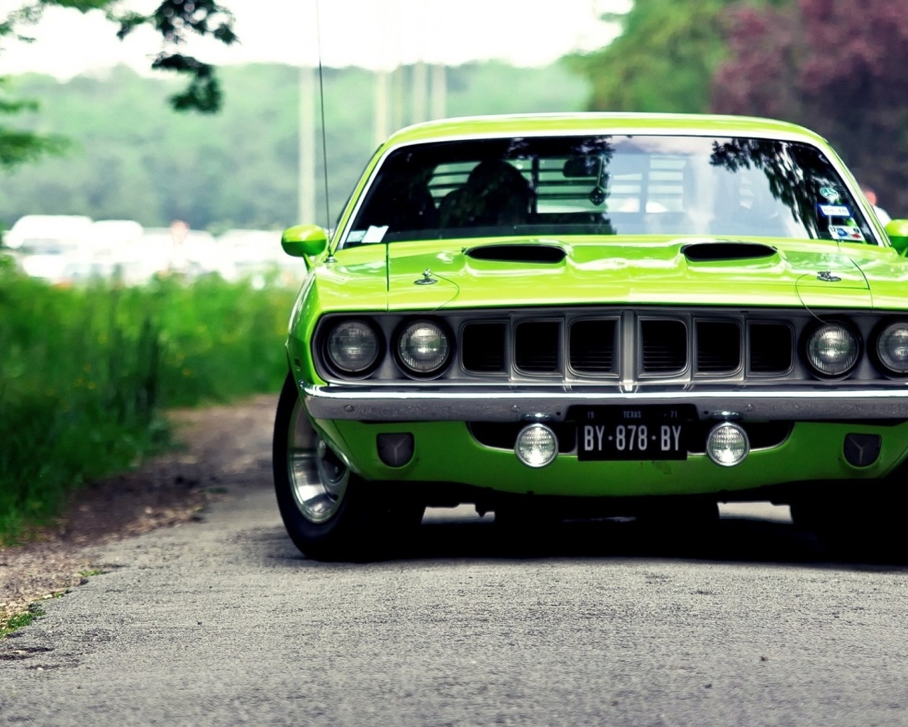 Зеленый автомобиль Hemi Cuda