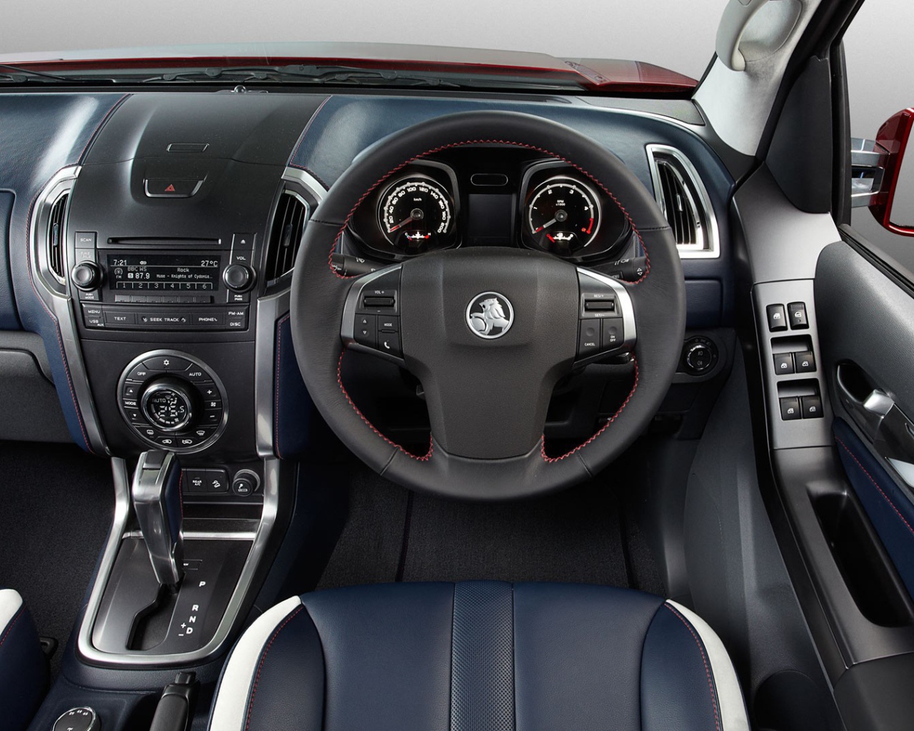 Интерьер автомобиля Holden Colorado