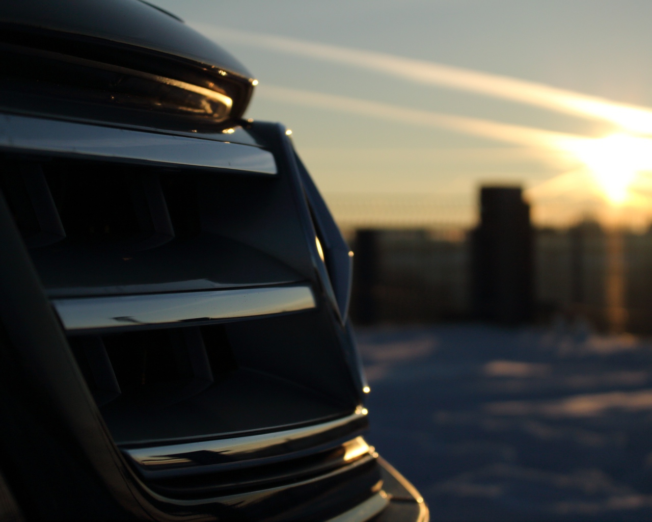 Радиаторная решетка дорого автомобиля