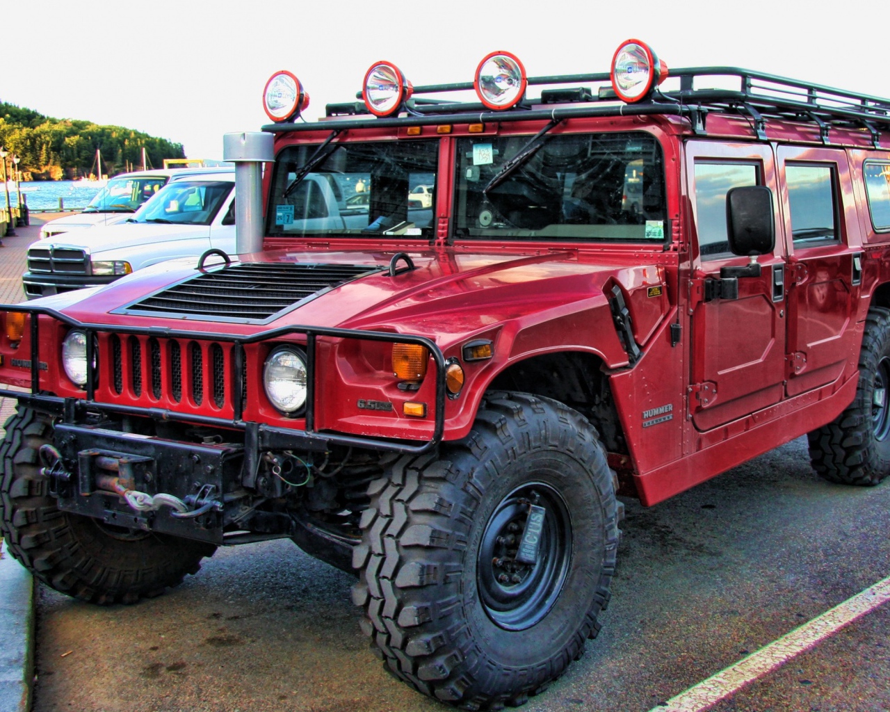 Красный Хаммер, фото HDR