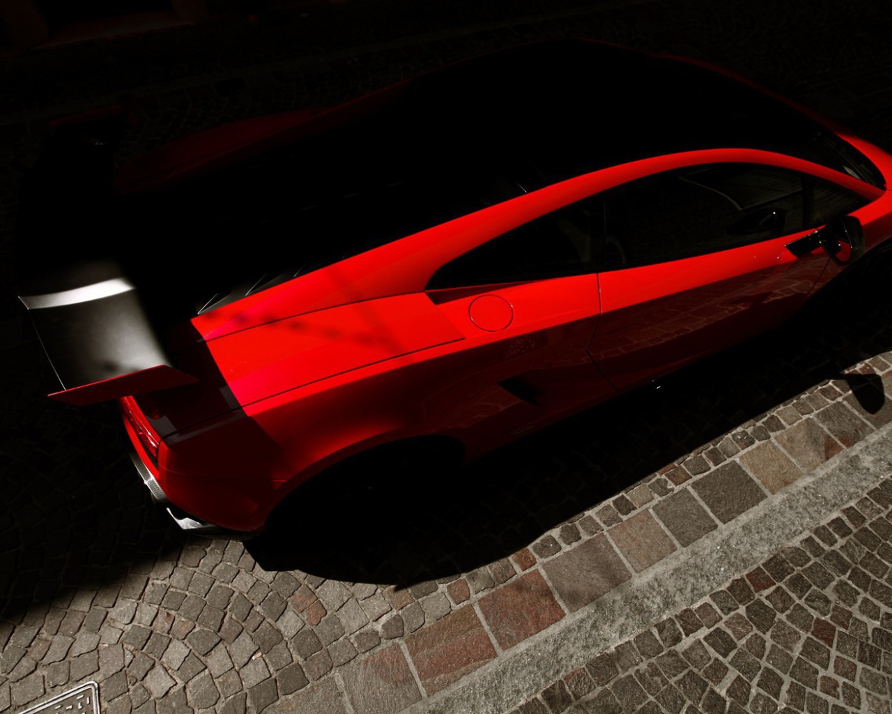 Красный стремительный Ламборгини