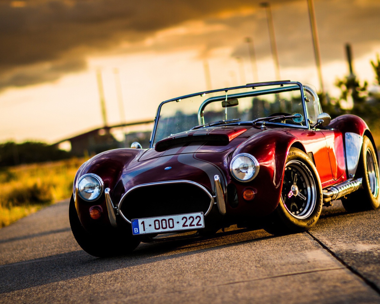 Красный ретро автомобиль Шелби