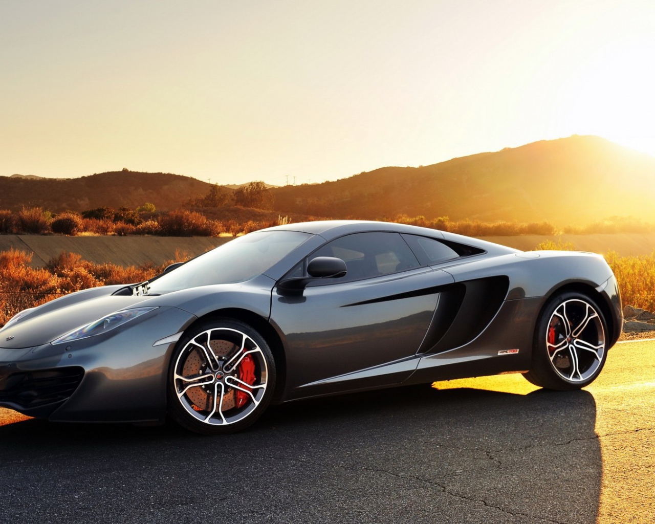 Плавные контуры автомобиля Макларен