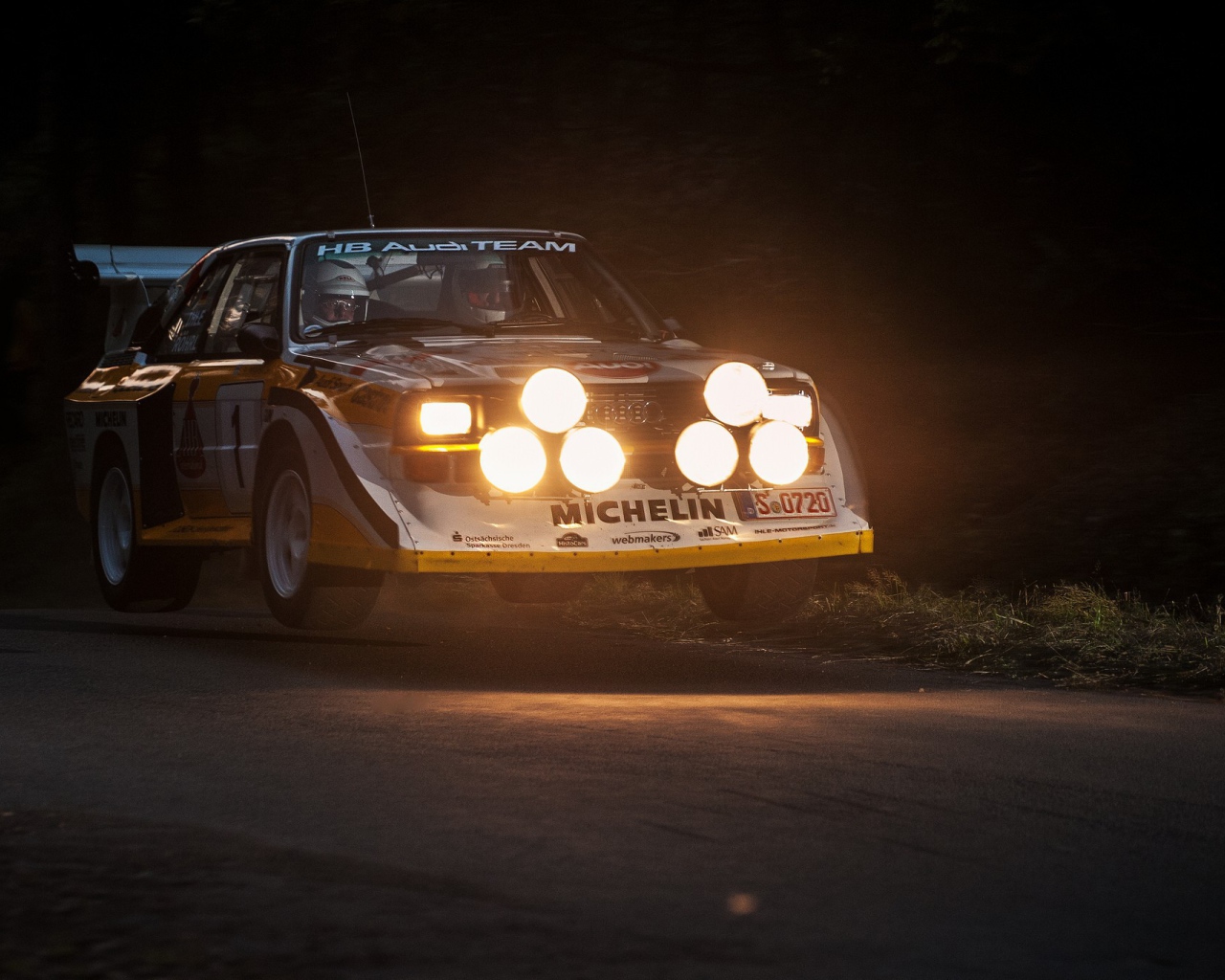 Яркие фары Audi Sport Quattro S1