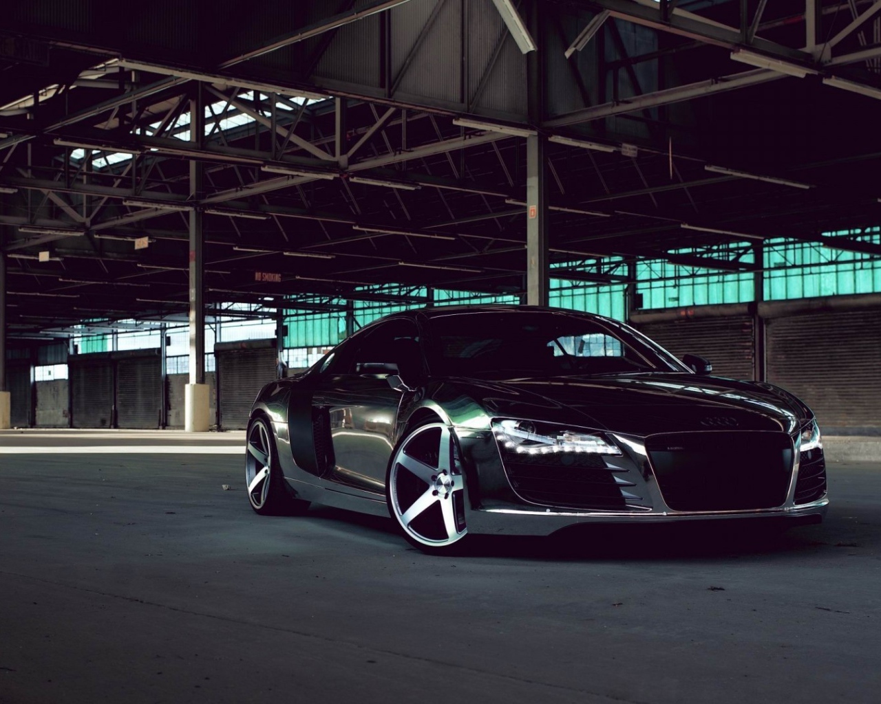 Стильный черный Audi R10