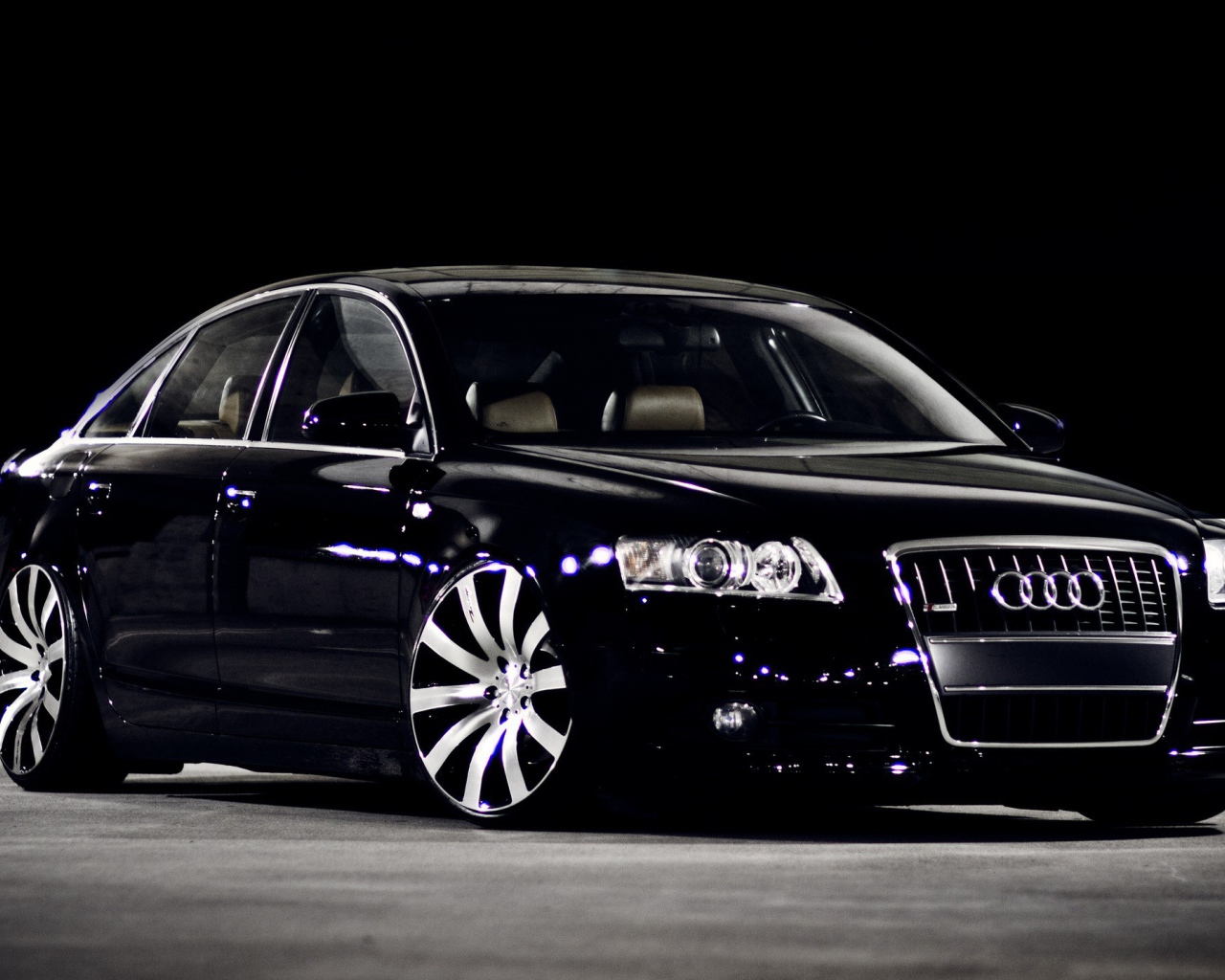 Великолепный городской автомобиль Ауди