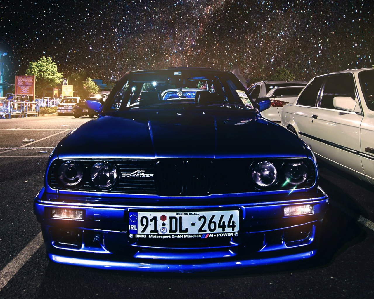 Красивый автомобиль BMW E30