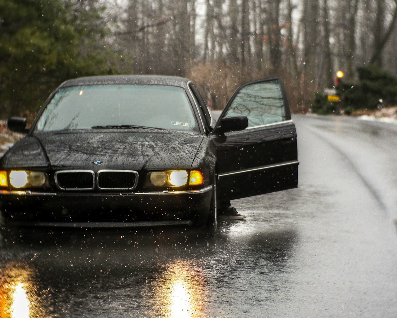 BMW 750 E38 под дождем