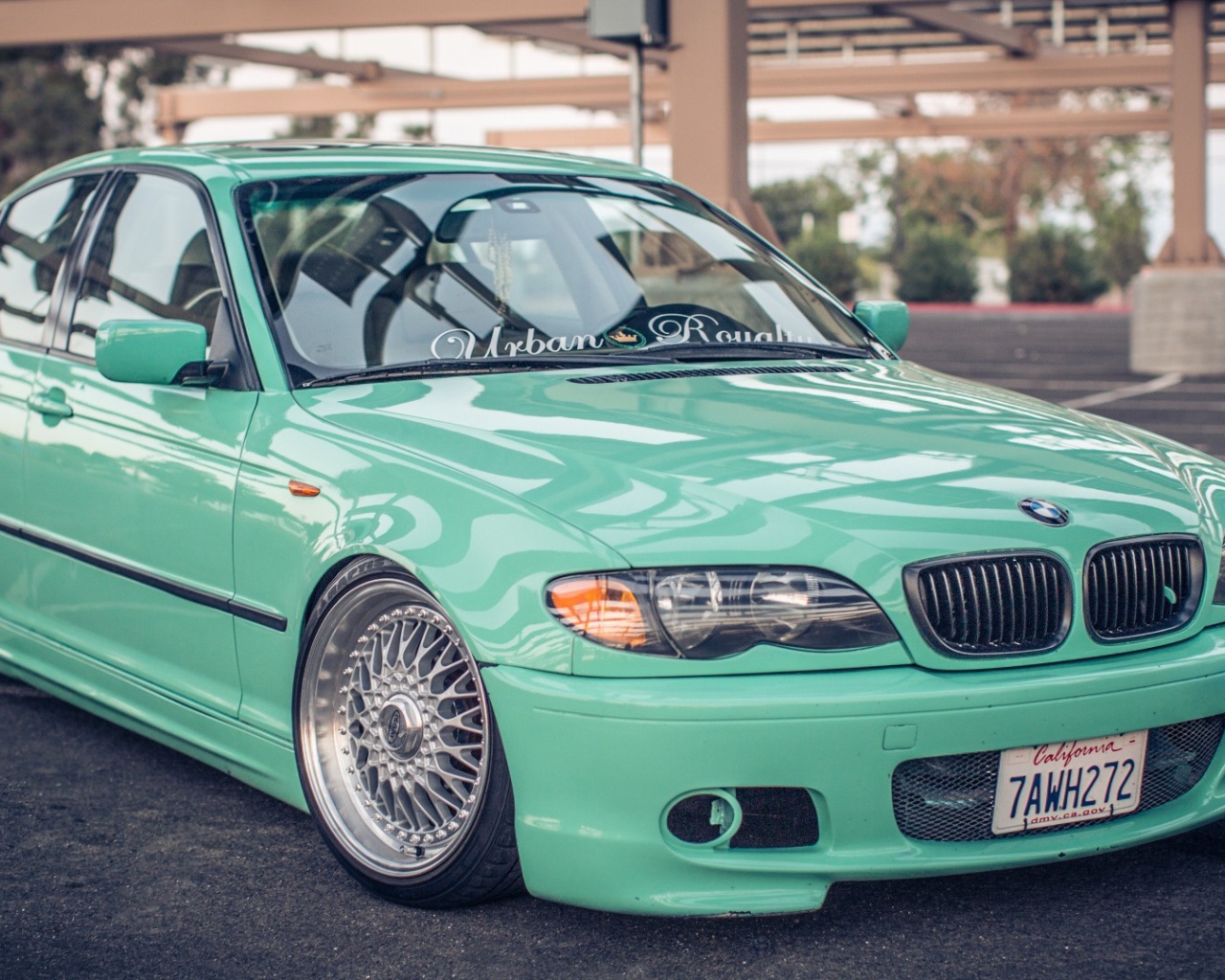 Блестящий светло зеленый БМВ E38