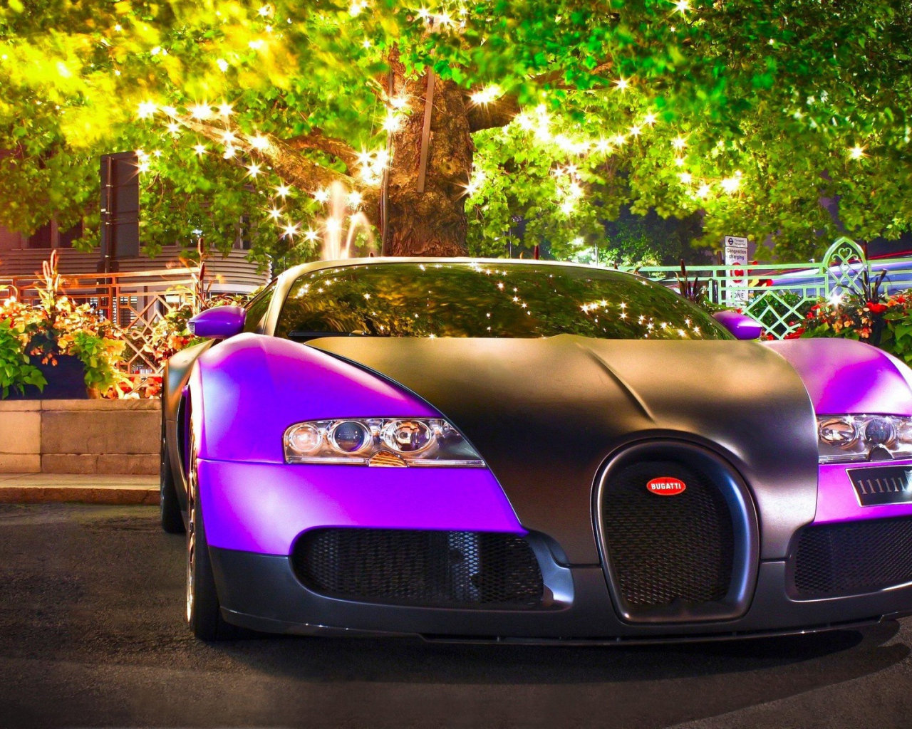 Сиреневый Bugatti Veyron с черным капотом