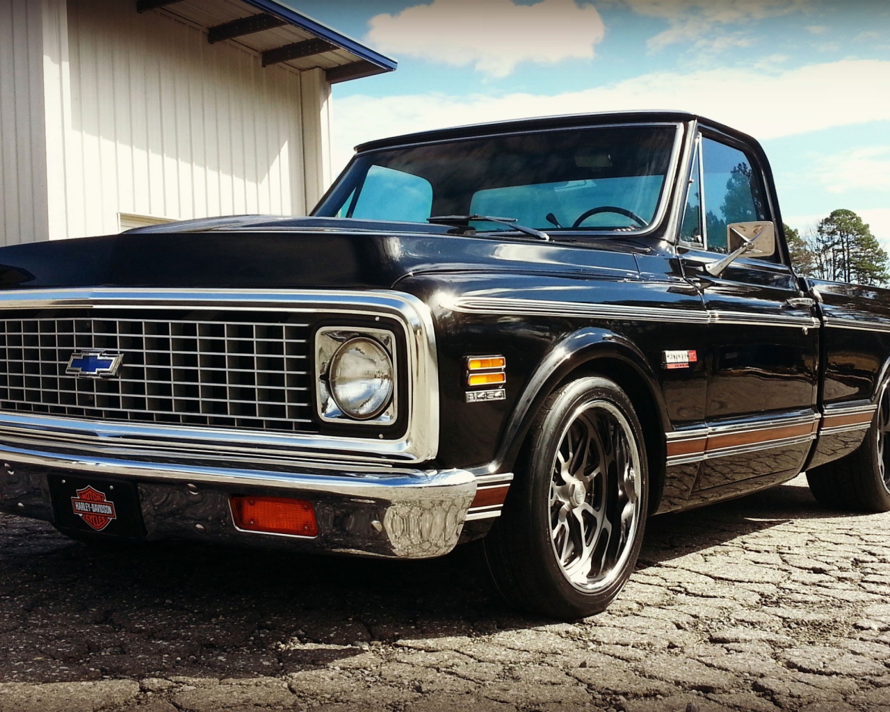 Блестящий пикап Chevrolet C-10