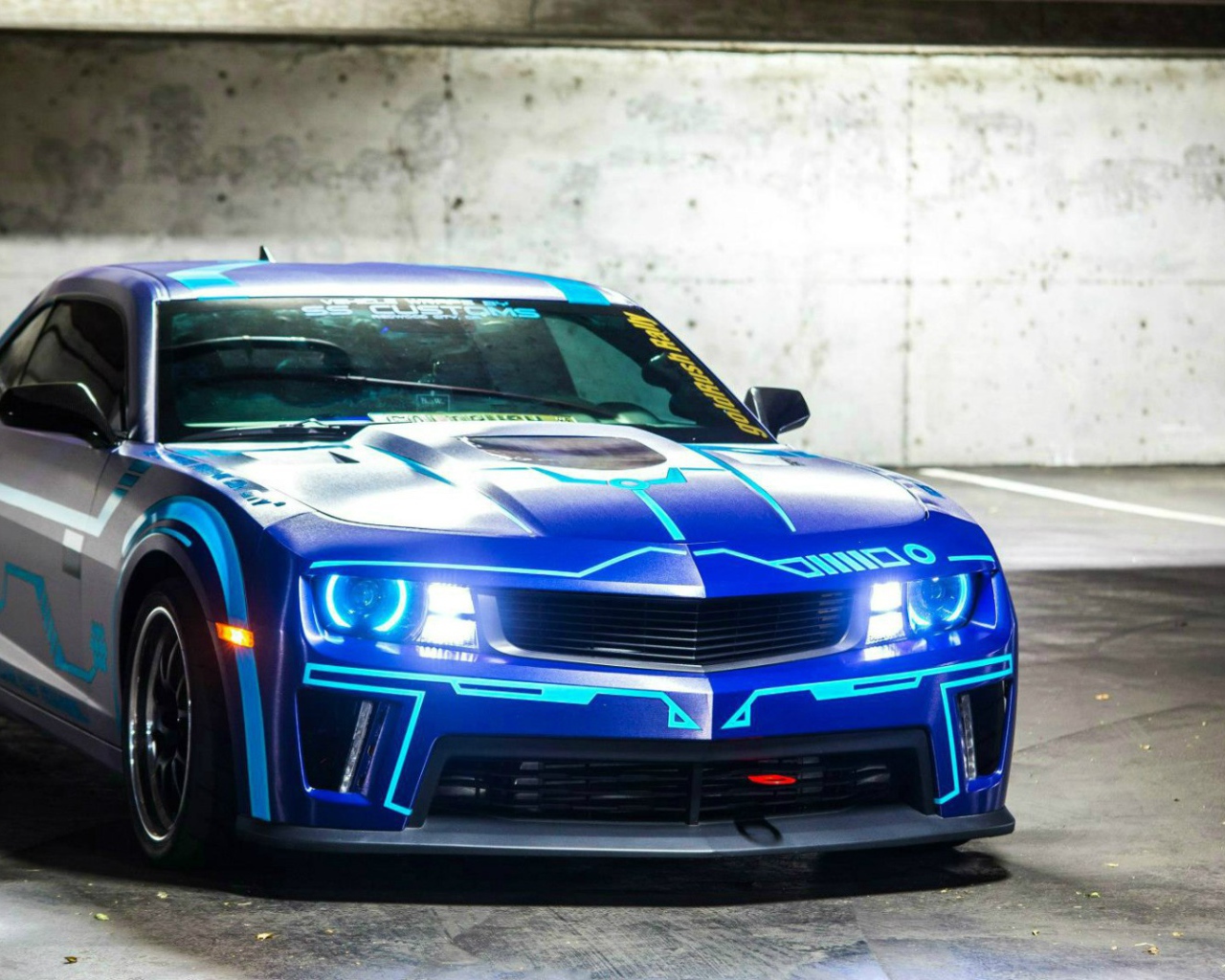 Неоновый Chevrolet Camaro Tron Theme