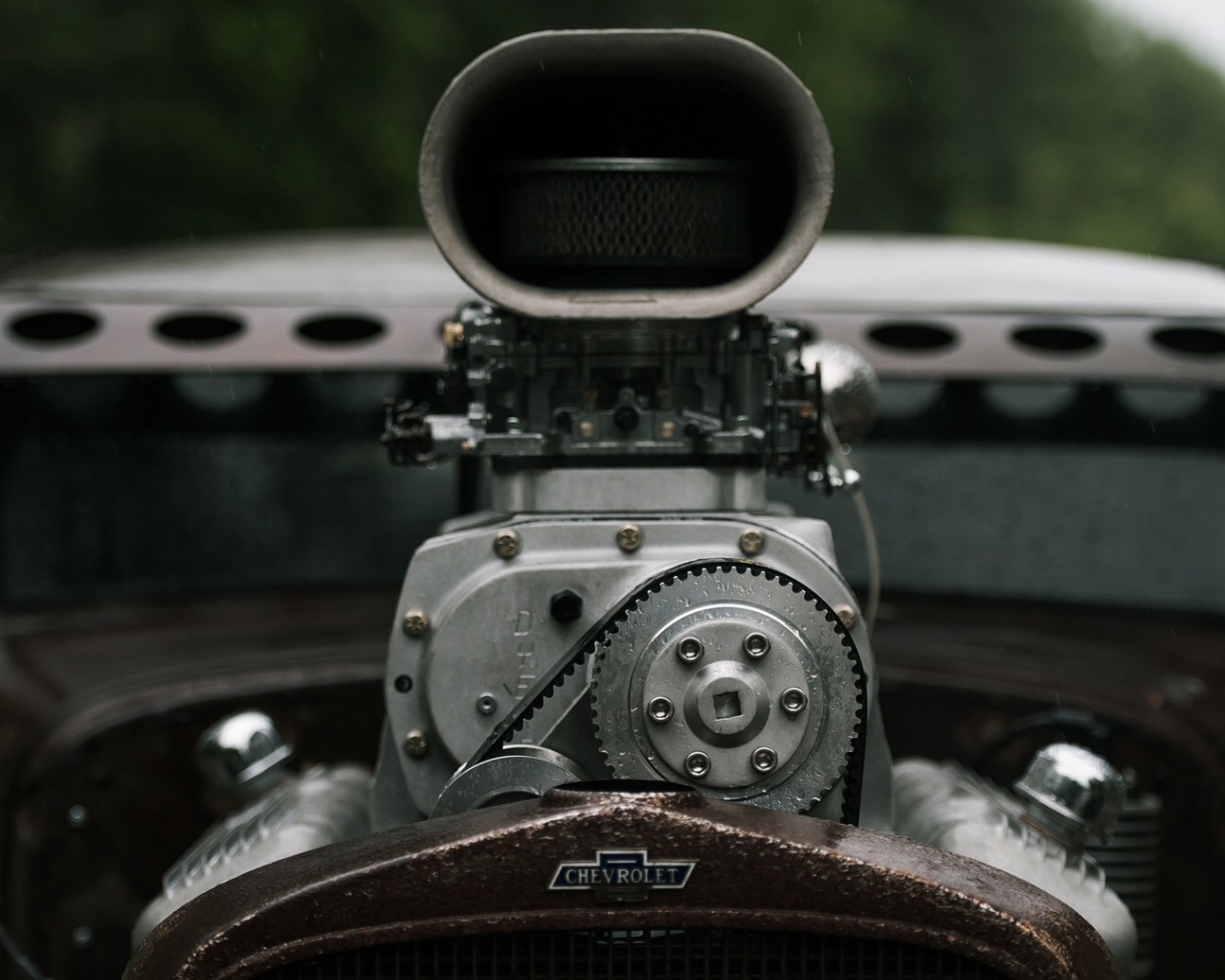 Мощный двигатель старого авто Шевроле