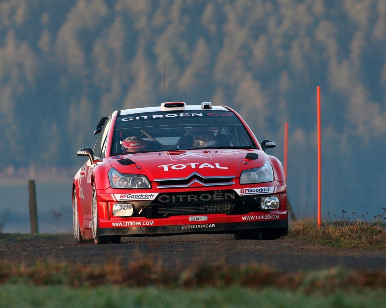 Гонщики ралли на авто Citroen C4