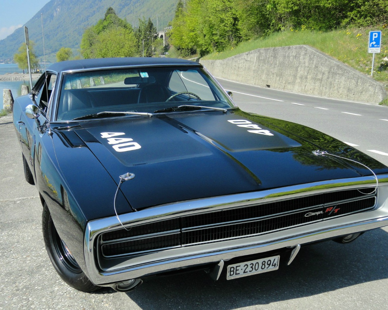 Черный Dodge Charger RT 440 4-Speed