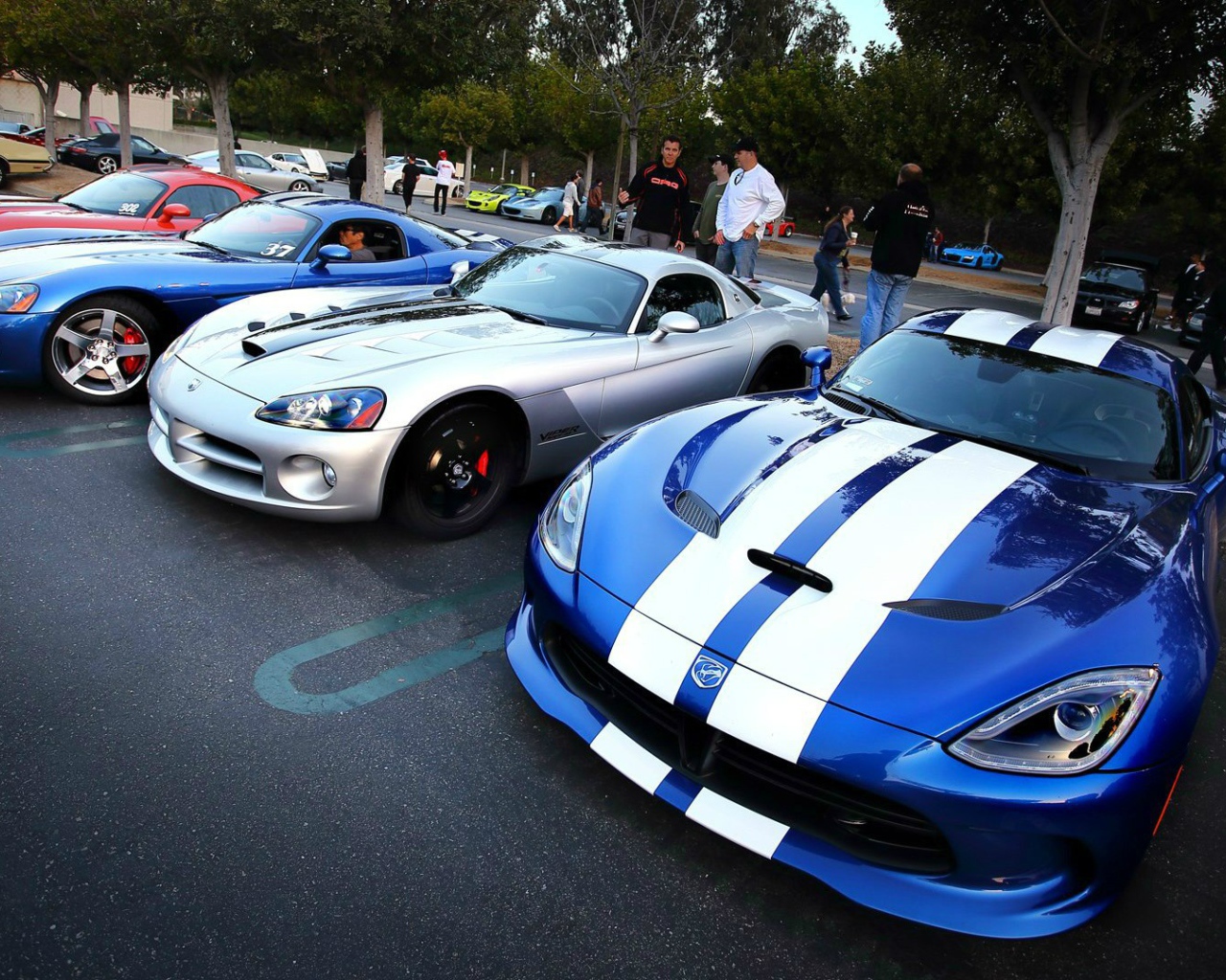 Великолепные автомобили Dodge Viper