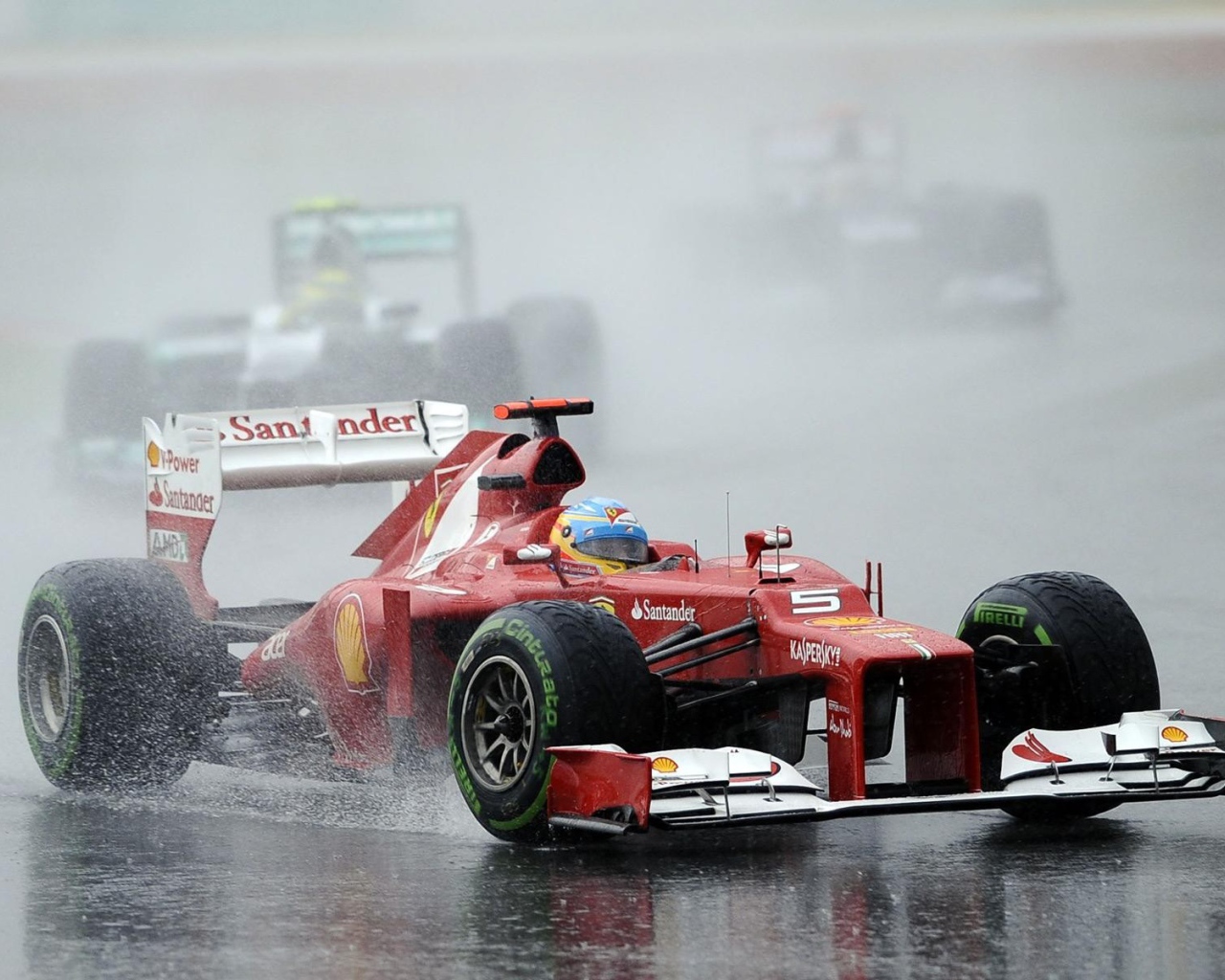 Болид Феррари во время дождя, Формула 1