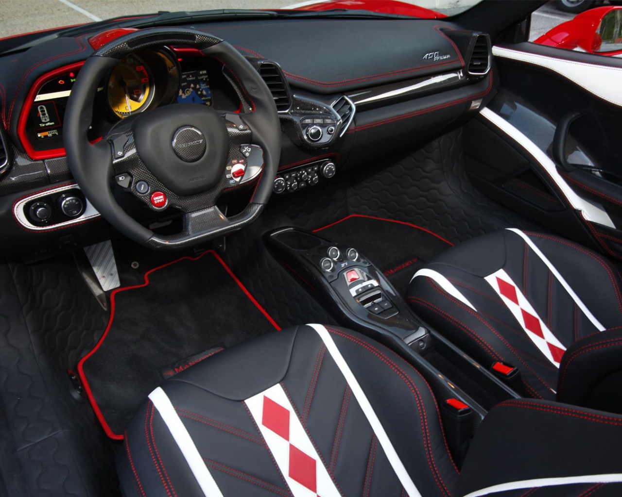 Салон суперкара Ferrari 458