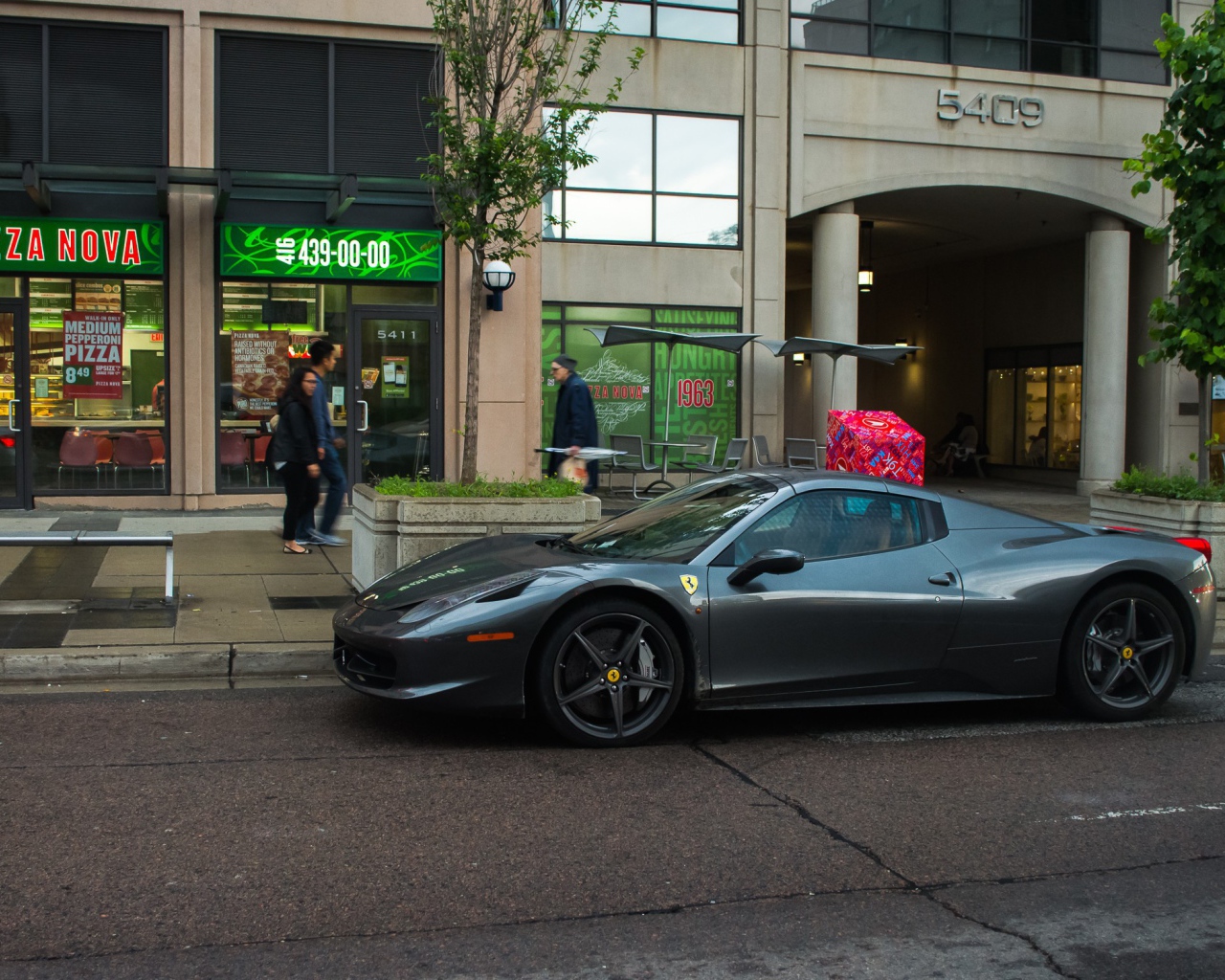 Серый Ferrari 458 italia в Торонто