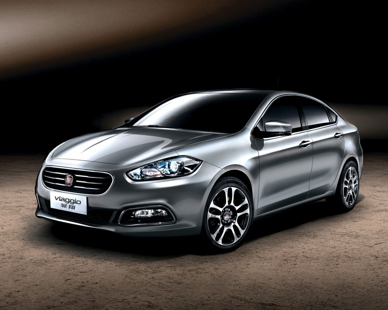 Современный автомобиль Fiat Viaggo