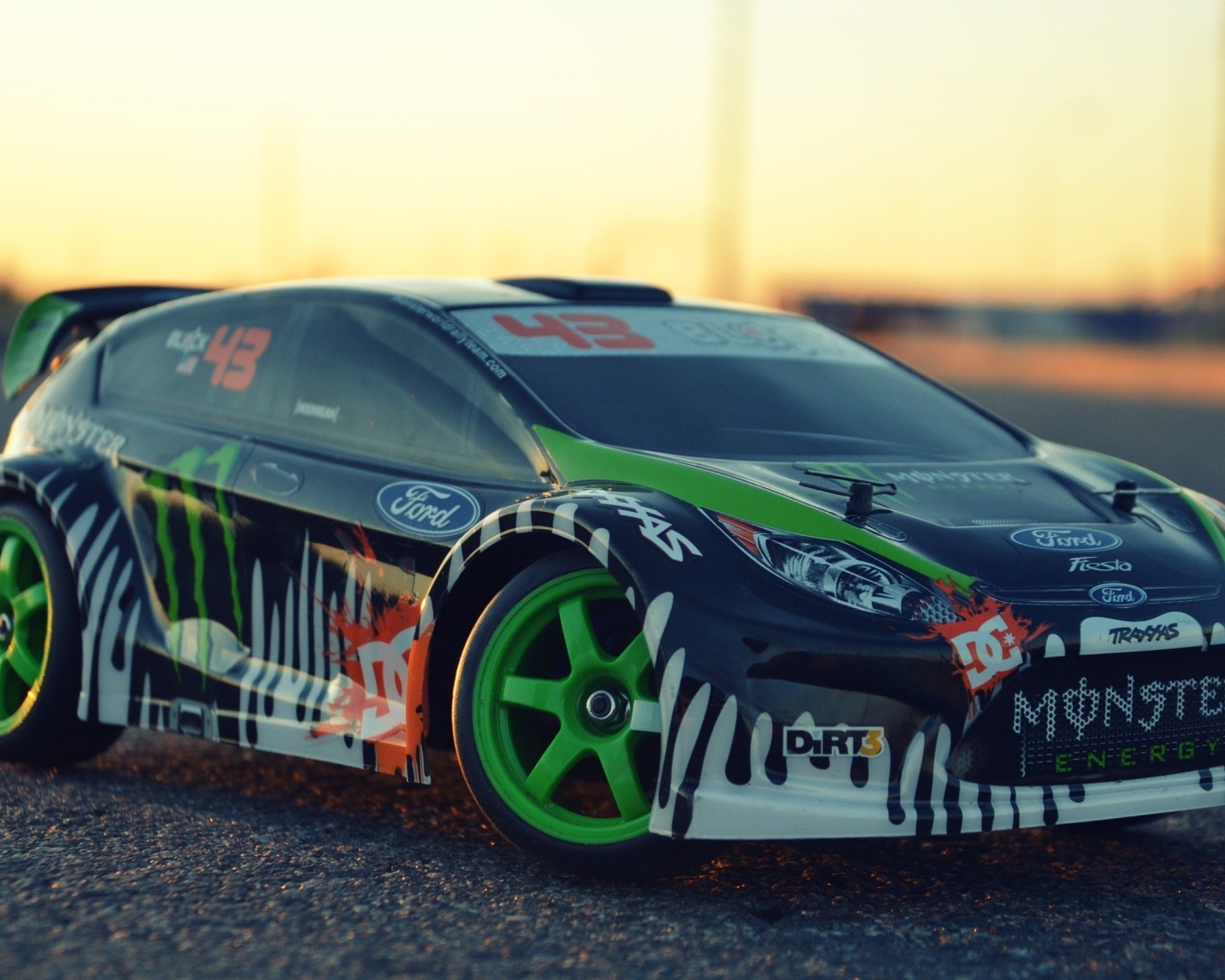 Раскрашенный Ford для уличных гонок