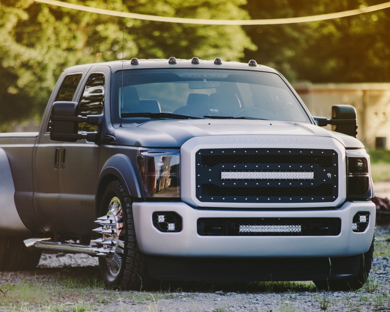 Мощный автомобиль Ford F-350