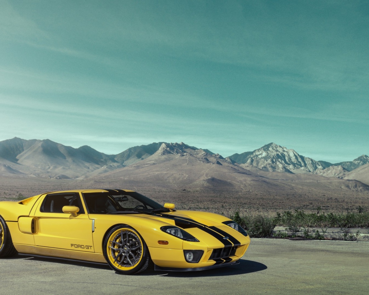 Желтый Форд в пустыне