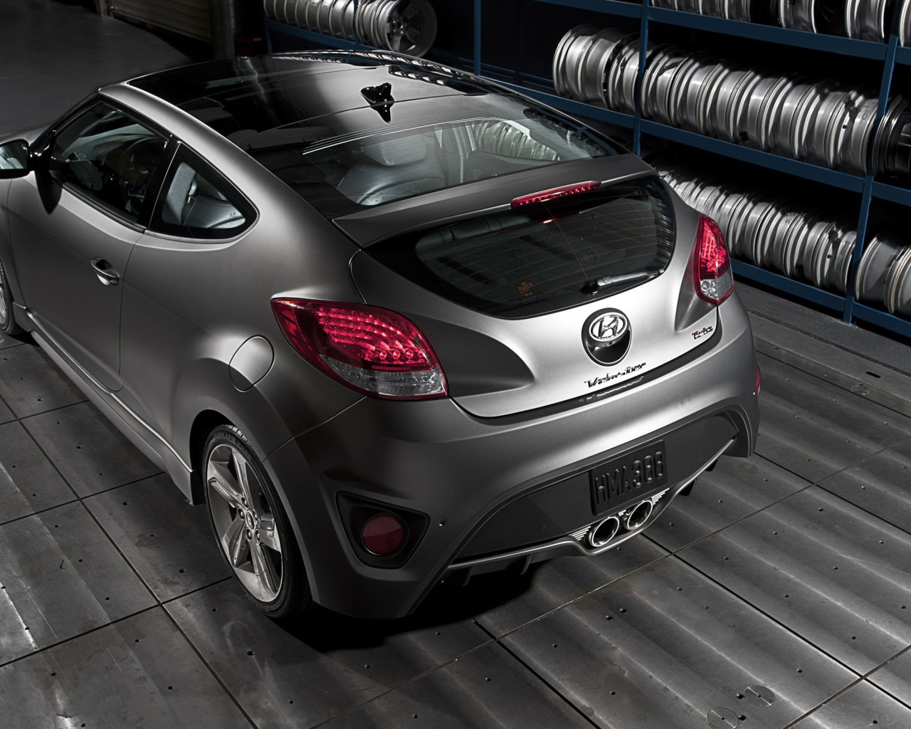 Авто Hyundai Veloster в гараже