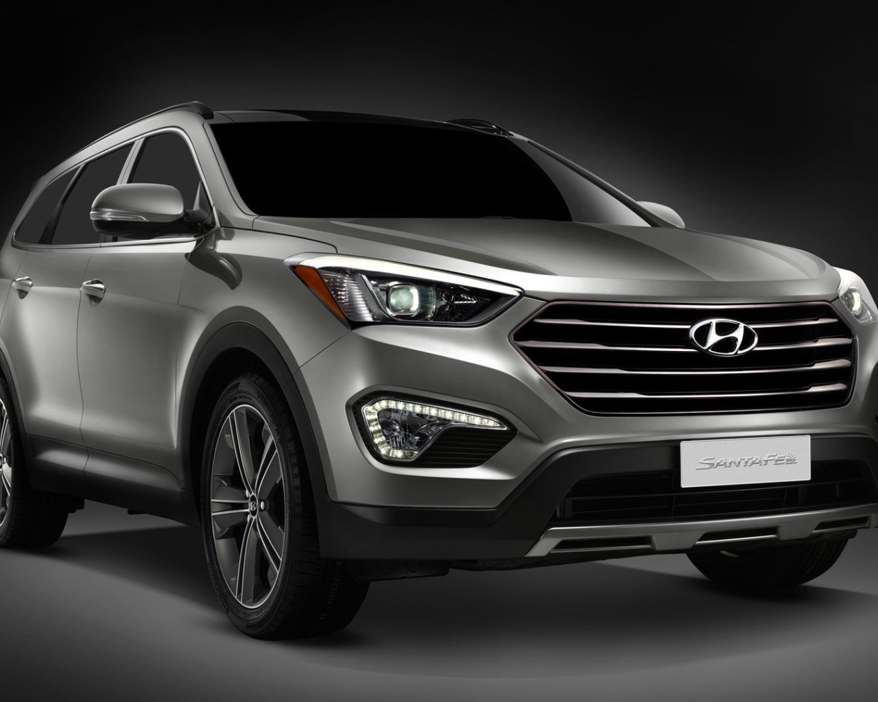 Новый автомобиль Hyundai Santa-Fe