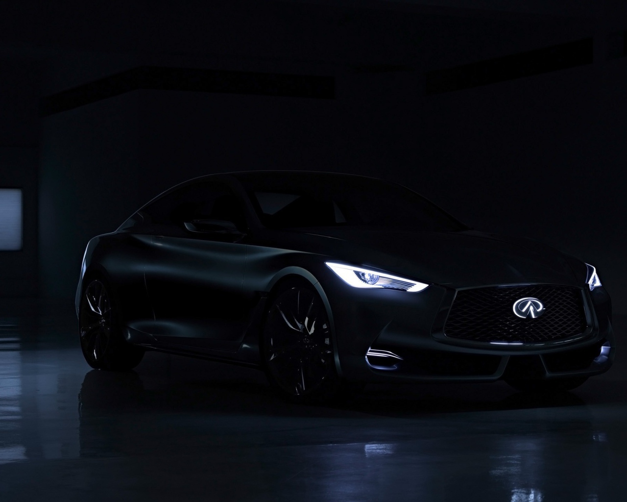 Черный Infiniti Q60 Coupe модель 2015 года