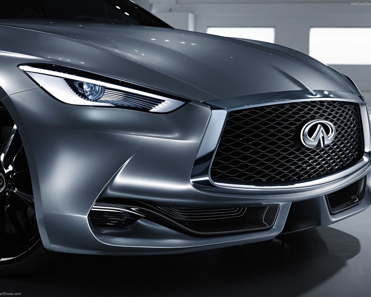 Вид спереди на новый Infiniti