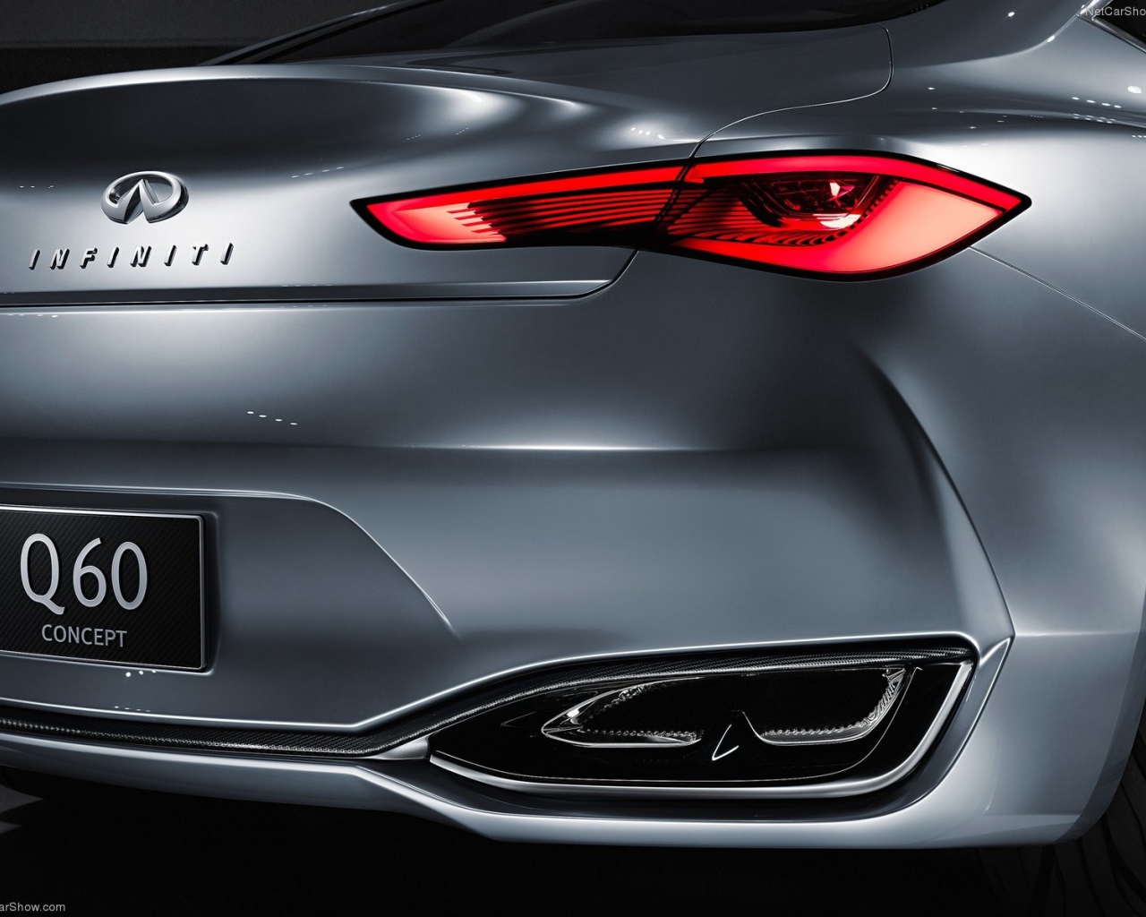 Вид сзади на новый Infiniti