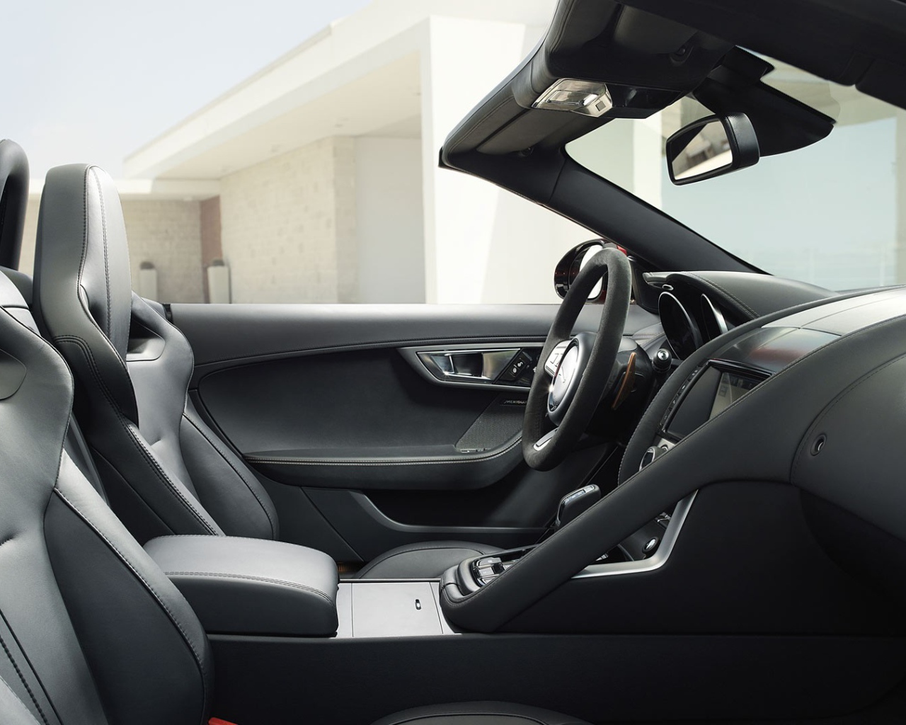 Автомобиль кабриолет Jaguar XJ