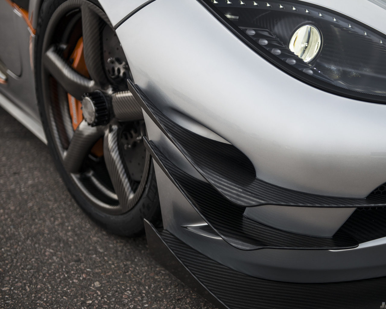 Фара автомобиля Koenigsegg Agera