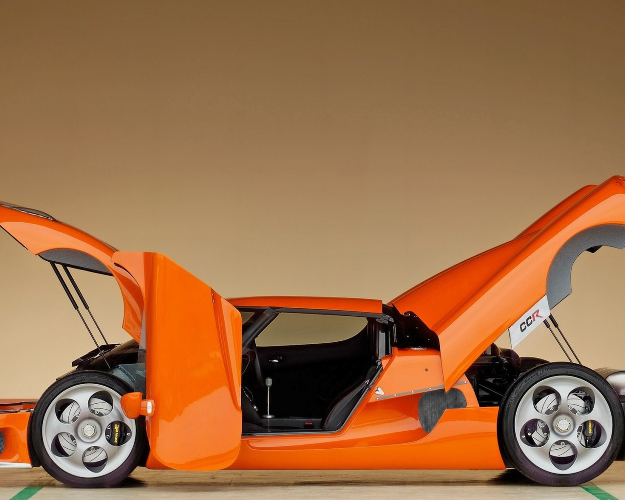 Открывающиеся части автомобиля Koenigsegg CCR