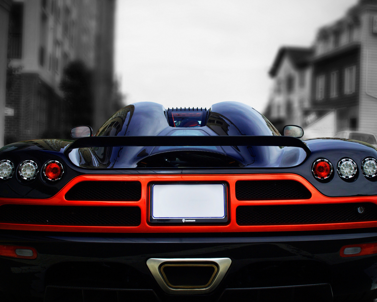 Вид сзади на суперкар Koenigsegg CCX