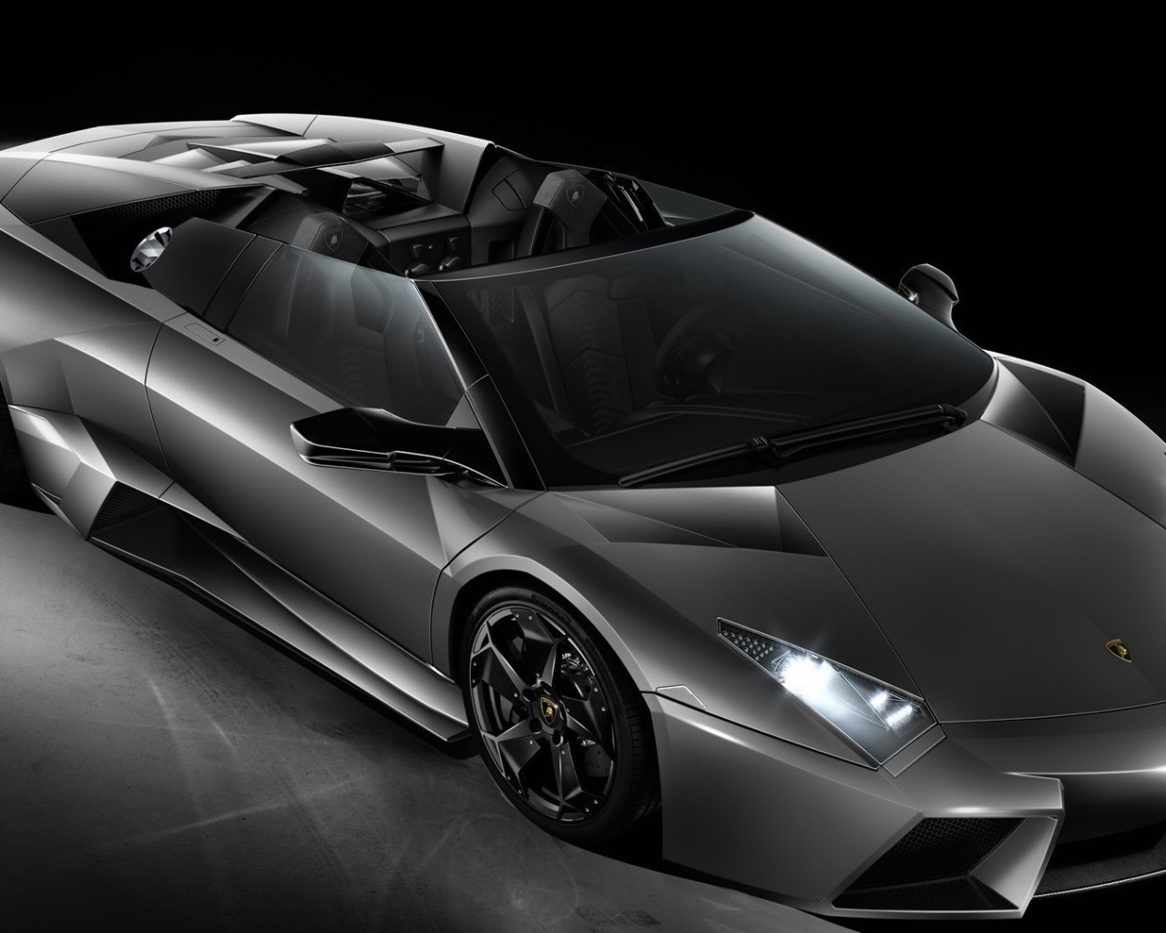 Черный Lamborghini Reventon кабриолет