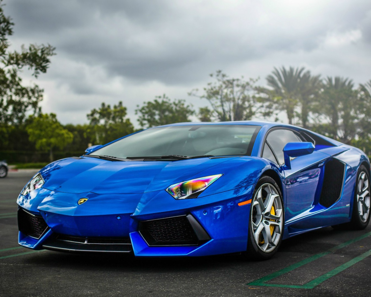 Великолепный голубой Lamborghini Aventador LP 700-4