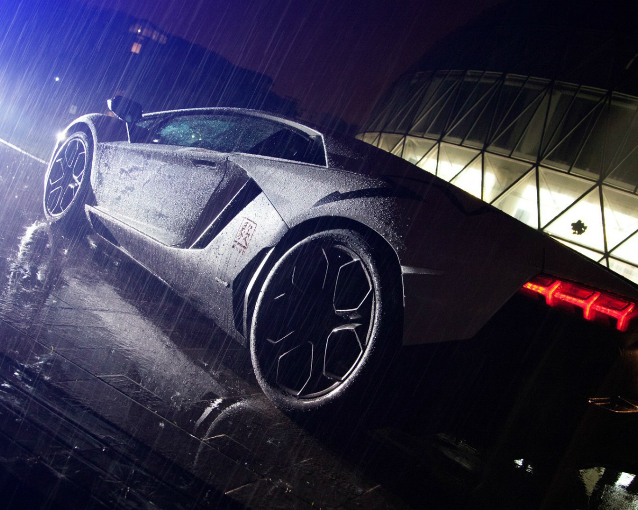 Lamborghini Aventador LP 700-4 под дождем