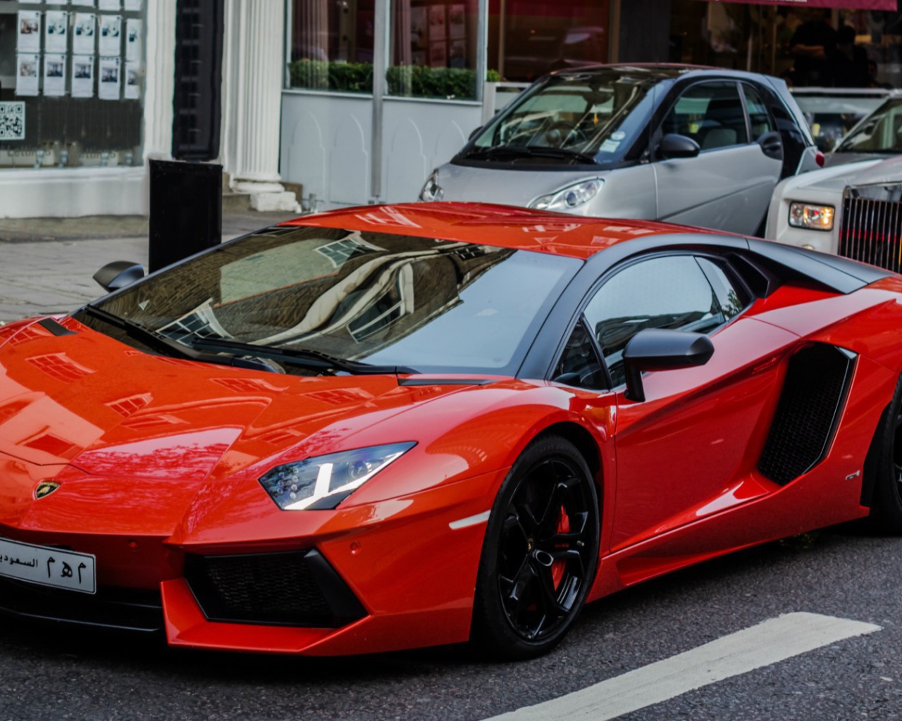 Красный Lamborghini Aventador LP 700-4