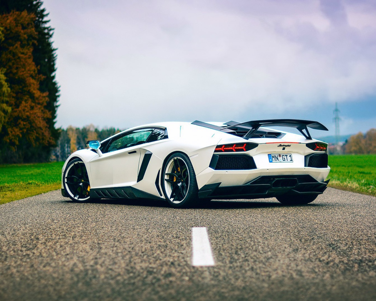 Белый Lamborghini Aventador LP700-4