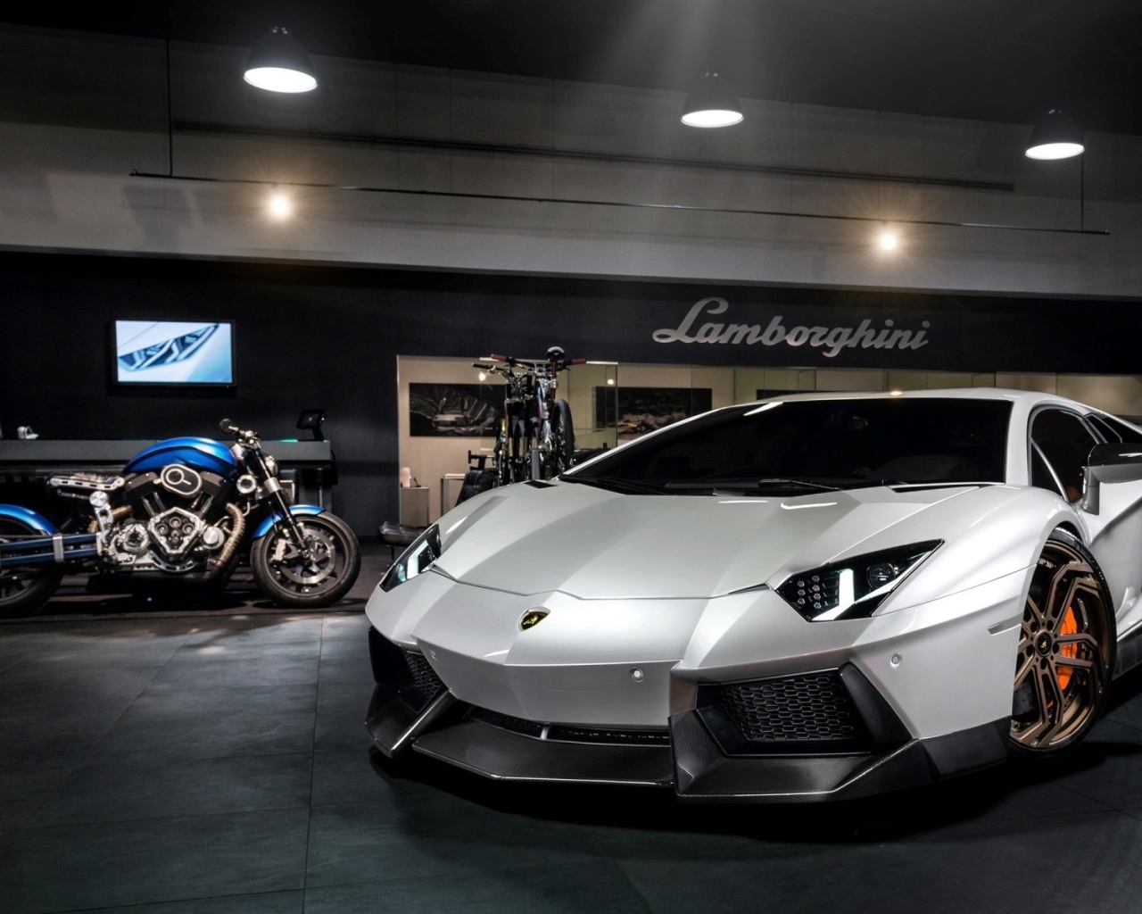 Белый Lamborghini Aventador Новитек Торадо